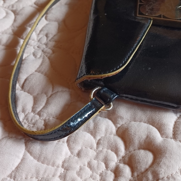 Vintage late 90s Liz Claiborne black patent clover design clutch wristlet - Picture 5 of 11